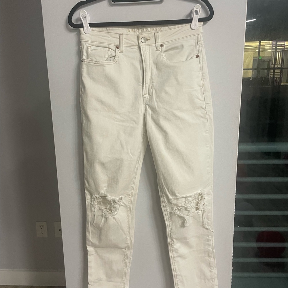 American Eagle white ripped mom jean